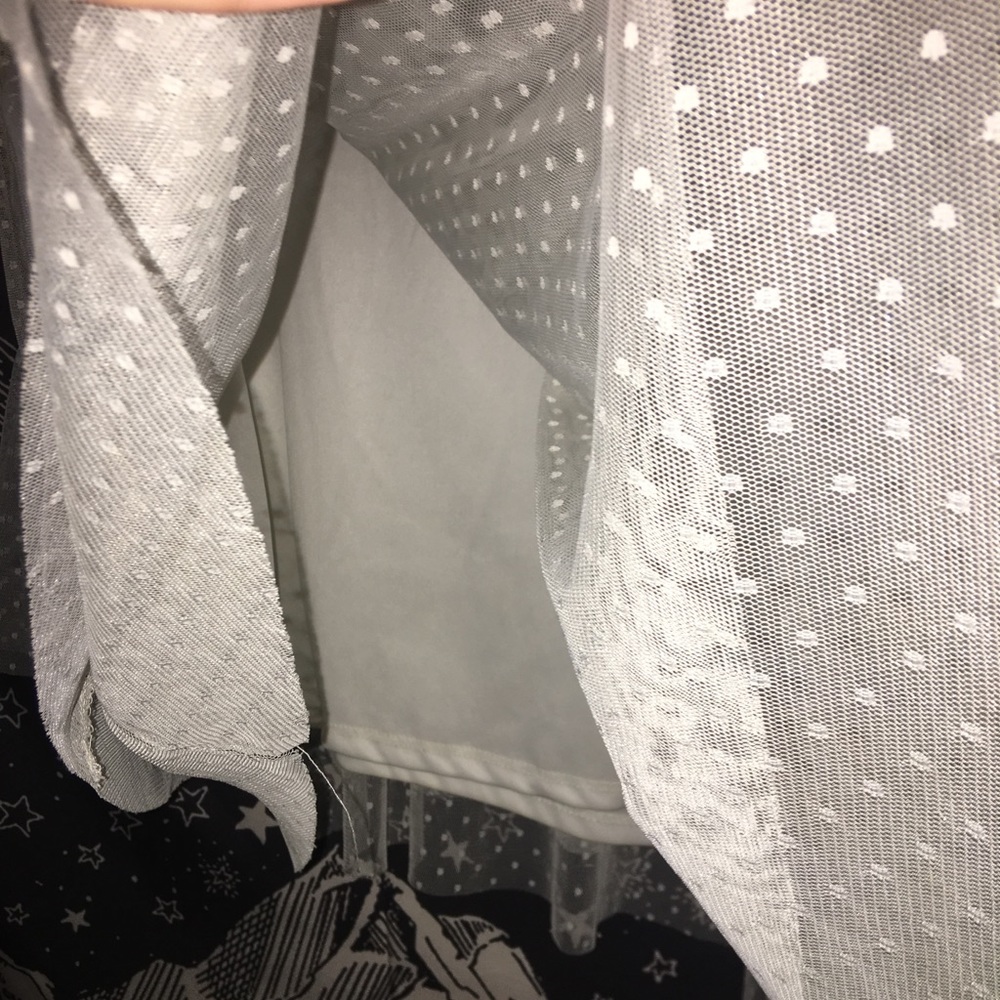 White blouse - Picture 6 of 8